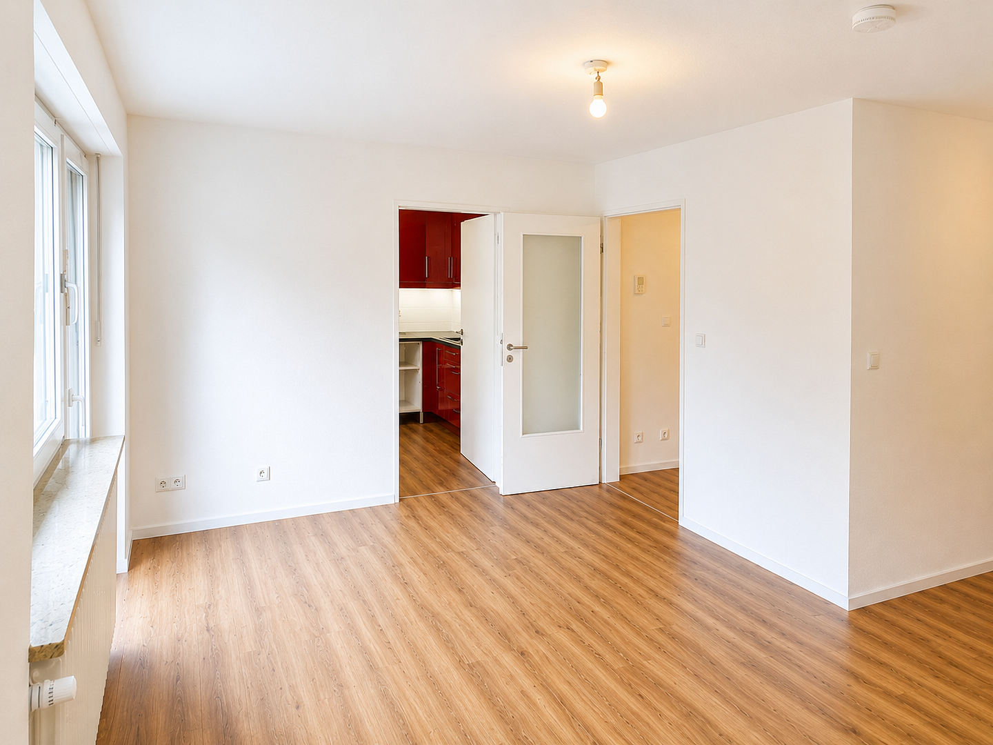 Frisch renovierte 1-Zimmer-Wohnung mit großem Südbalkon, EBK, Stellplatz u. Aufzug – Friedrich-Ebert-Straße 45, 93051 Regensburg(Großprüf.-Dechbetten-Königswiesen) – Vorschaubild 5