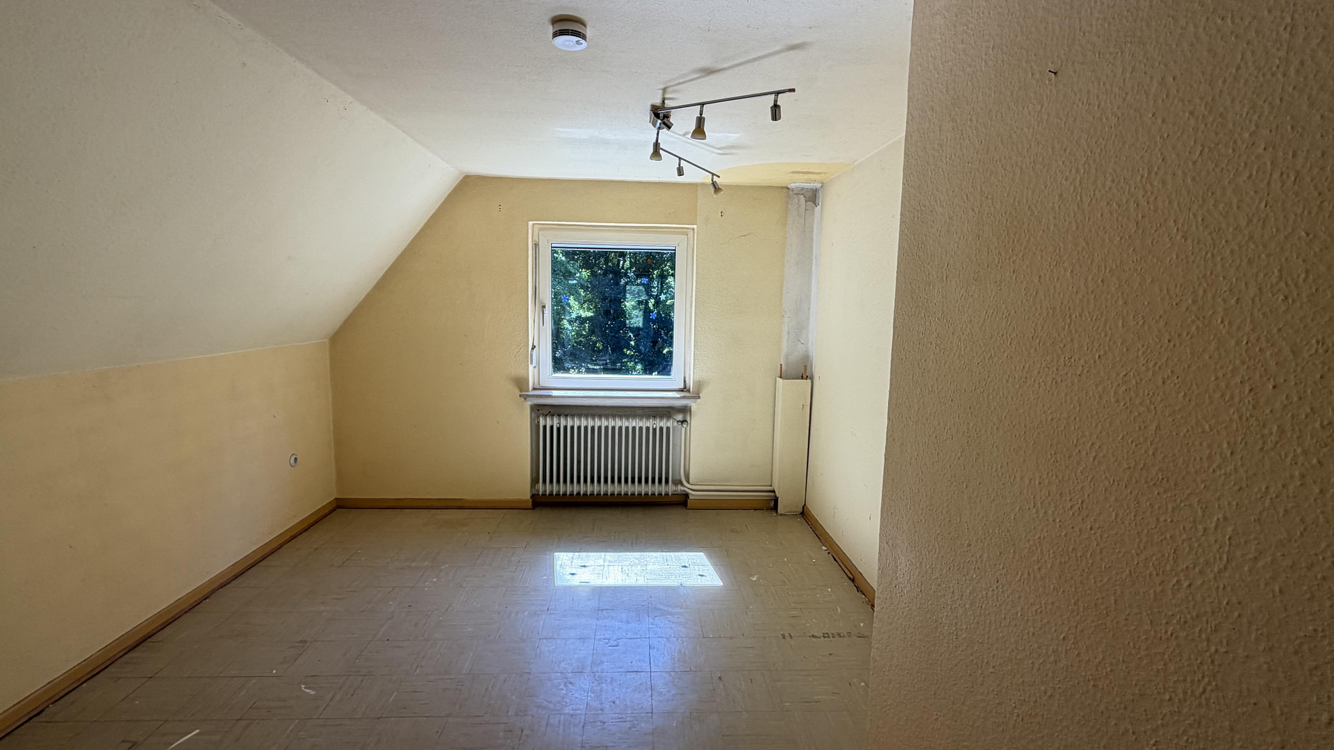 Solides Einfamilienhaus auf großzügigem Eigentumsgrundstück – Roffhausener Landstraße 11c, 26419 Schortens – Vorschaubild 7