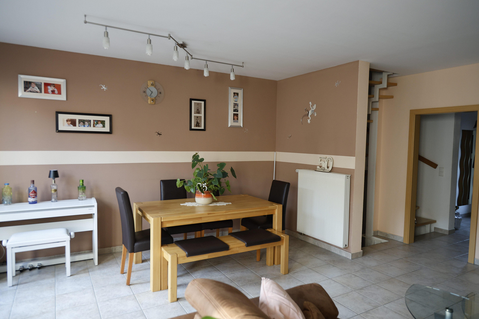 Gepflegtes Reihenmittelhaus mit großer Terrasse und voll unterkellert – Oppenheim – Vorschaubild 3