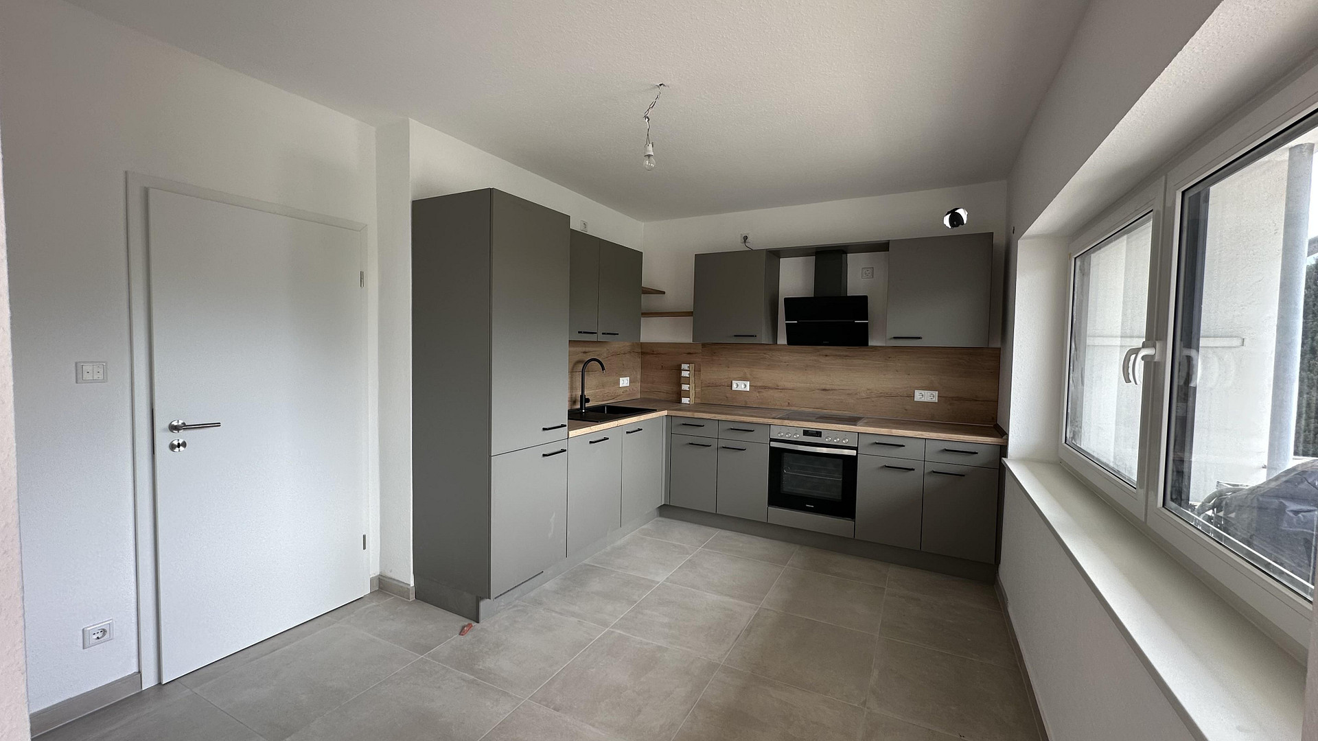Moderne 4-Zimmer-Wohnung mit großer Dachterrasse, Einbauküche und Stellplatz – Österreicher Weg 27, 33102 Paderborn – Vorschaubild 3