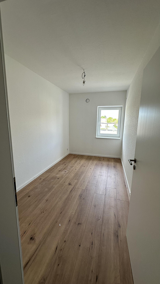 Moderne 4-Zimmer-Wohnung mit großer Dachterrasse, Einbauküche und Stellplatz – Österreicher Weg 27, 33102 Paderborn – Vorschaubild 11