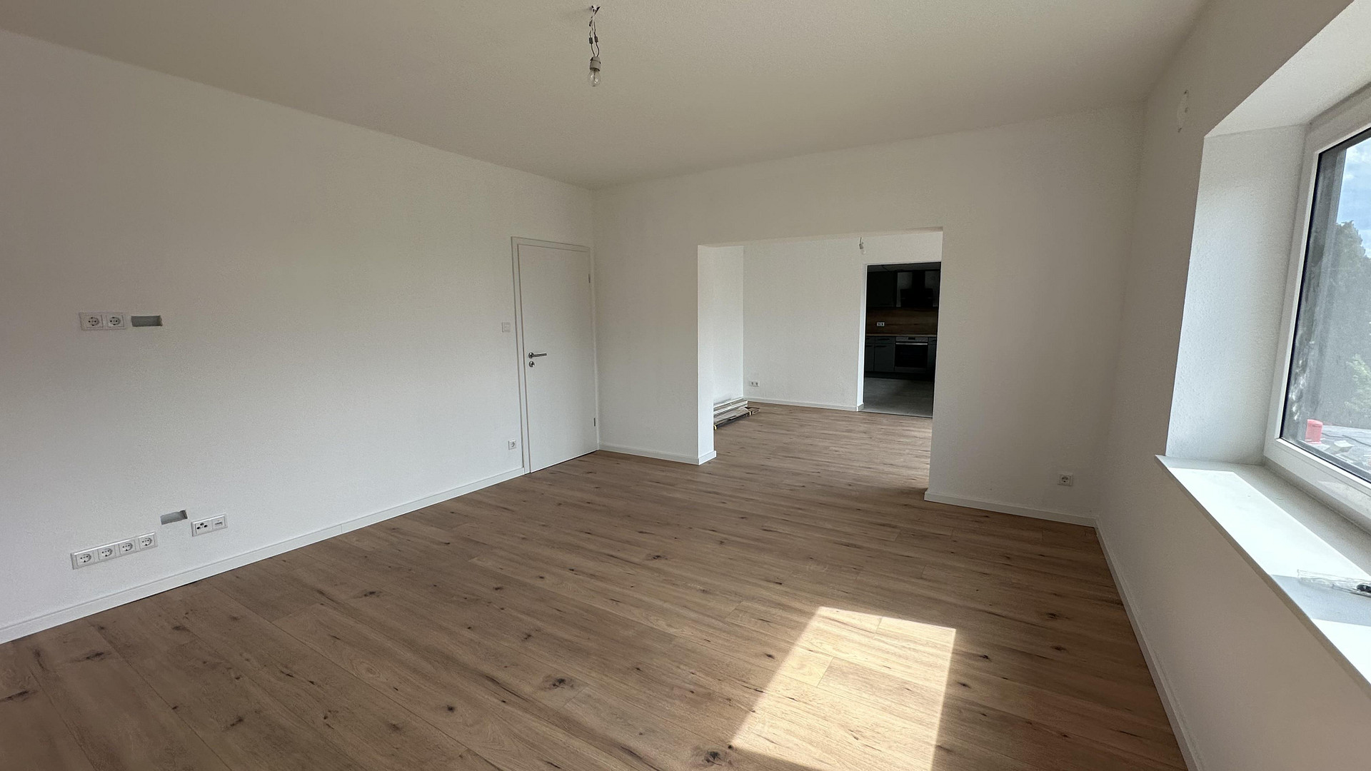 Moderne 4-Zimmer-Wohnung mit großer Dachterrasse, Einbauküche und Stellplatz – Österreicher Weg 27, 33102 Paderborn – Vorschaubild 8