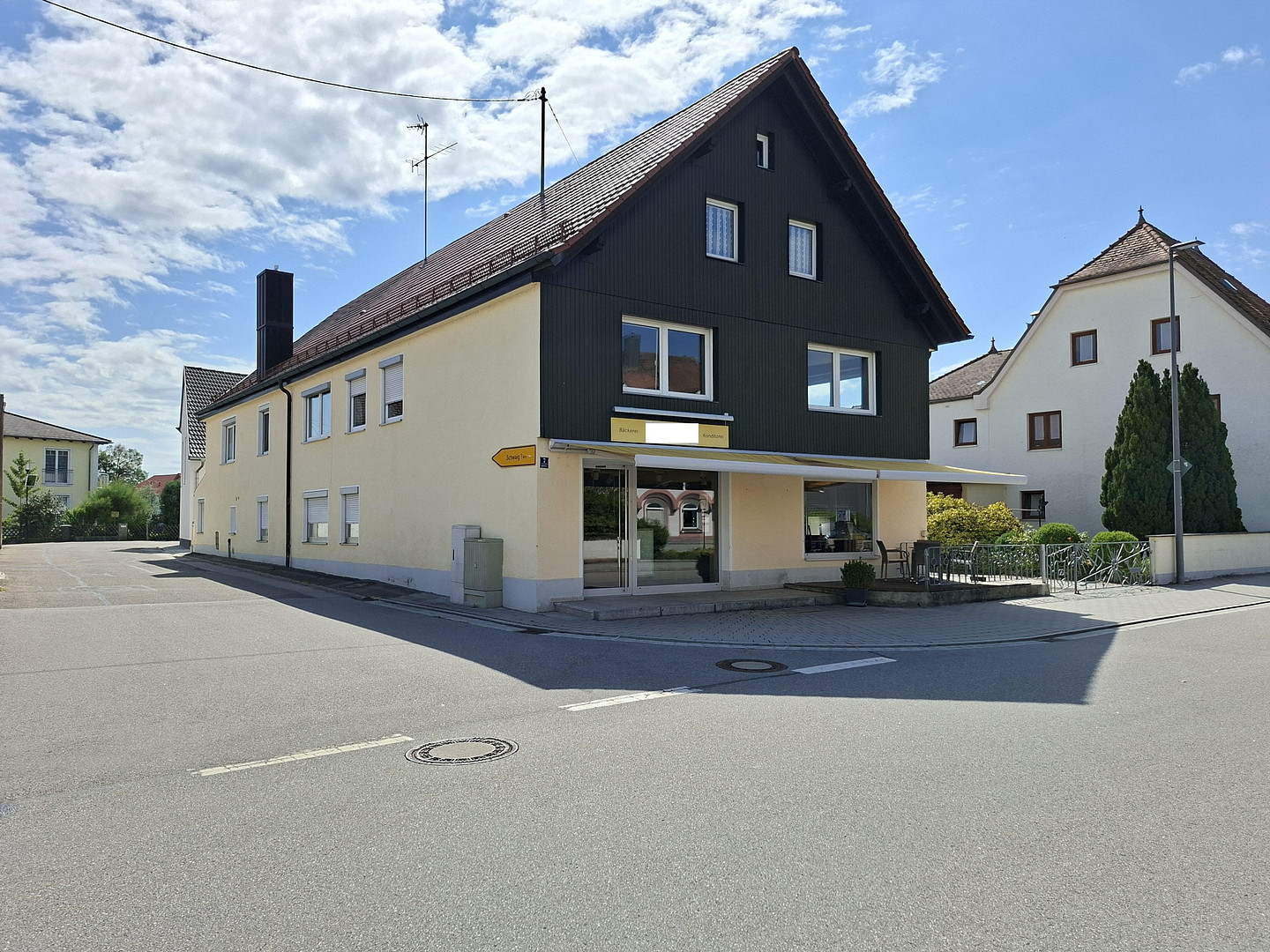 Wohn-/Geschäftshaus mit 2 Wohneinheiten, ehem. Bäckereifachgeschäft und Gewerbe-/Nutzflächen – Tassilostraße 7, 85126 Münchsmünster – Vorschaubild 3