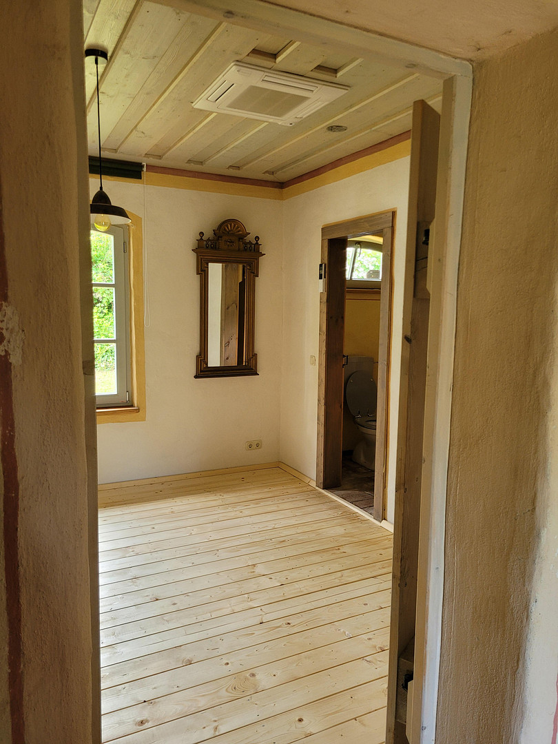 Schlafzimmer mit separatem WC