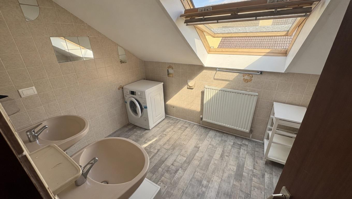 Helle 2-Zimmer-Dachgeschosswohung mit großem Balkon & schöner Ausicht – Rilkestraße 37, 72760 Reutlingen-Betzingen(Betzingen) – Vorschaubild 7