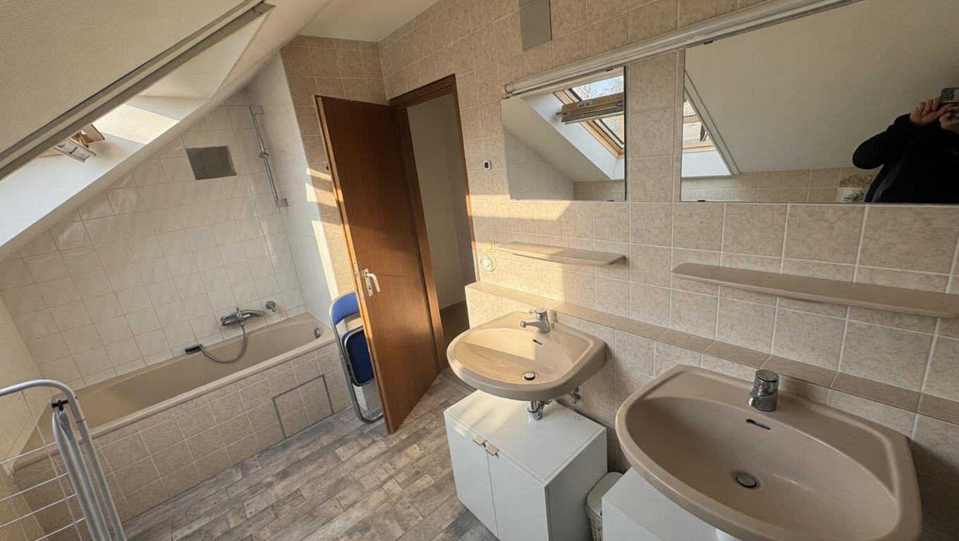 Helle 2-Zimmer-Dachgeschosswohung mit großem Balkon & schöner Ausicht – Rilkestraße 37, 72760 Reutlingen-Betzingen(Betzingen) – Vorschaubild 6