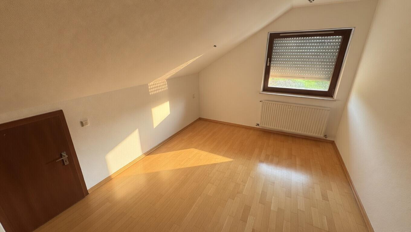 Helle 2-Zimmer-Dachgeschosswohung mit großem Balkon & schöner Ausicht – Rilkestraße 37, 72760 Reutlingen-Betzingen(Betzingen) – Vorschaubild 4