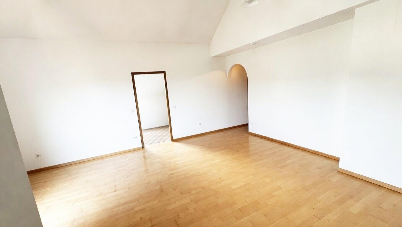 Helle 2-Zimmer-Dachgeschosswohung mit großem Balkon & schöner Ausicht – Rilkestraße 37, 72760 Reutlingen-Betzingen(Betzingen) – Vorschaubild 3