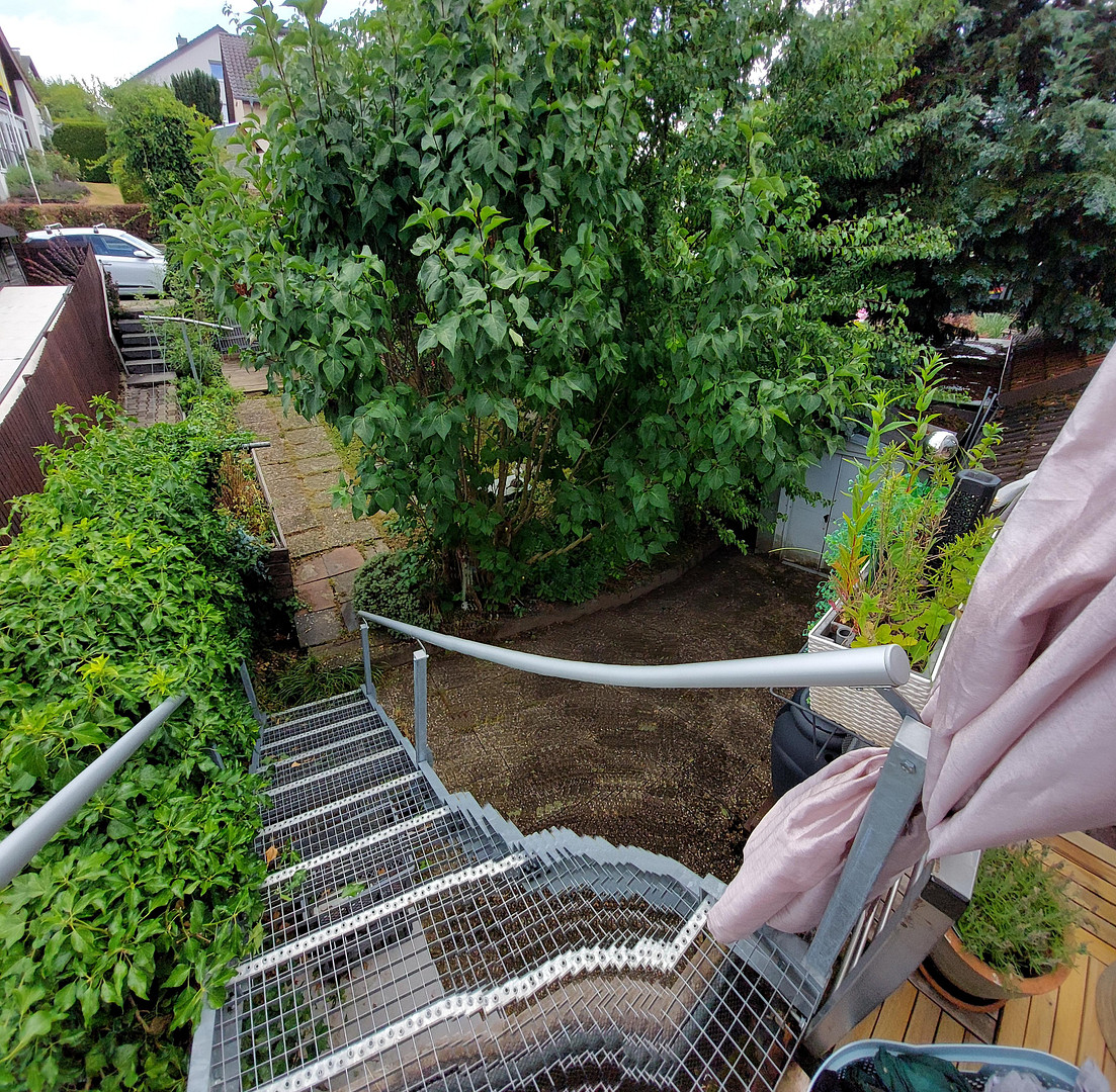 Wohnen wie im Haus: 4,5-Zimmer-Maisonette mit Garten, Sauna, Garage und Aussicht bis zum Funkturm – Egerlandstraße 17, 76228 Karlsruhe(Grünwettersbach) – Vorschaubild 12