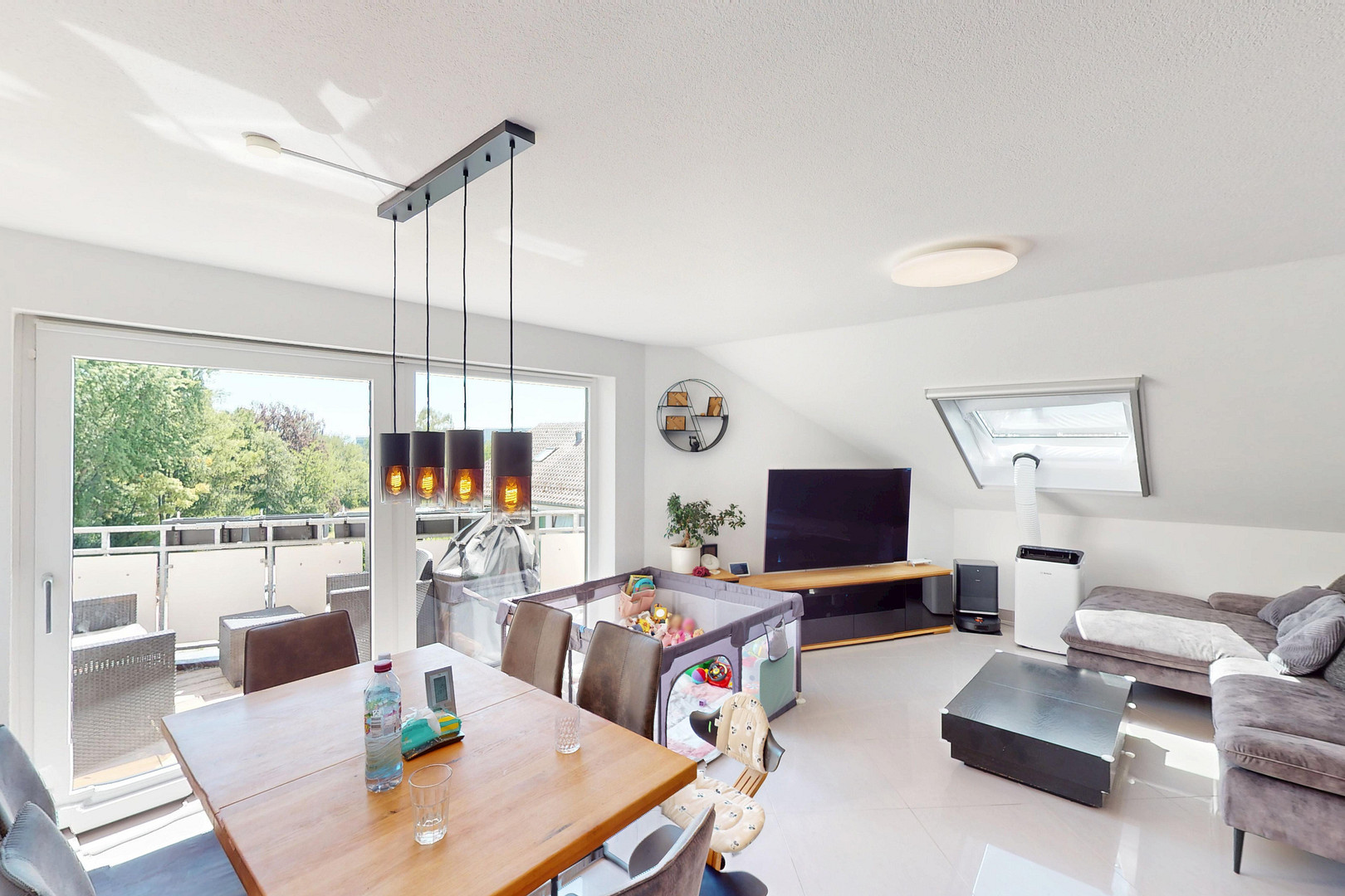 Porsche praktisch vor der Haustür: 3-Zimmer Wohnung mit zwei Balkonen und Tiefgaragenstellplatz – Wollinstraße 96, 70439 Stuttgart(Zuffenhausen) – Vorschaubild 6