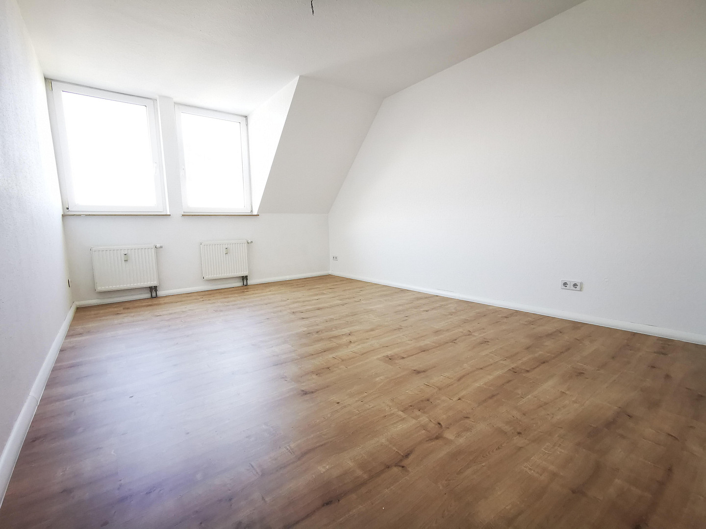 Moderne 3-Zimmer-Wohnung mit neuer Einbauküche, Loggia & Tiefgaragenstellplatz in Schlosschemnitz – Arthur-Bretschneider-Strasse 13, 9113 Chemnitz(Schloßchemnitz) – Vorschaubild 4