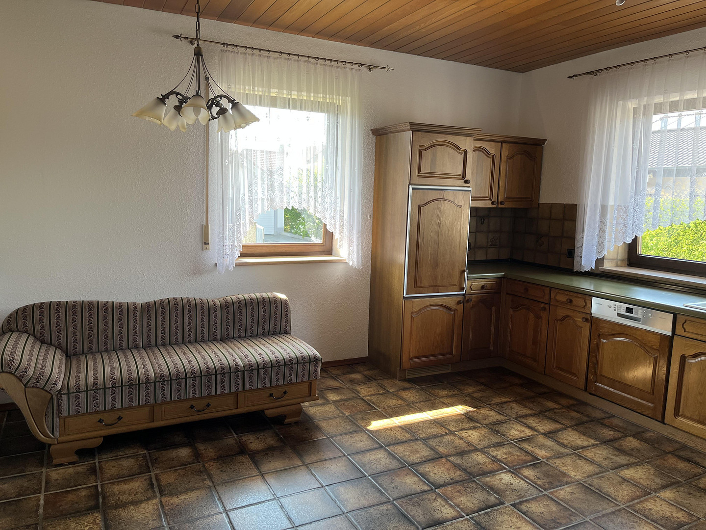 Großzügiger Bungalow mit Traumgrundstück, Dreifachgarage in Markt Eichendorf – provisionsfrei – Eichendorf – Vorschaubild 13