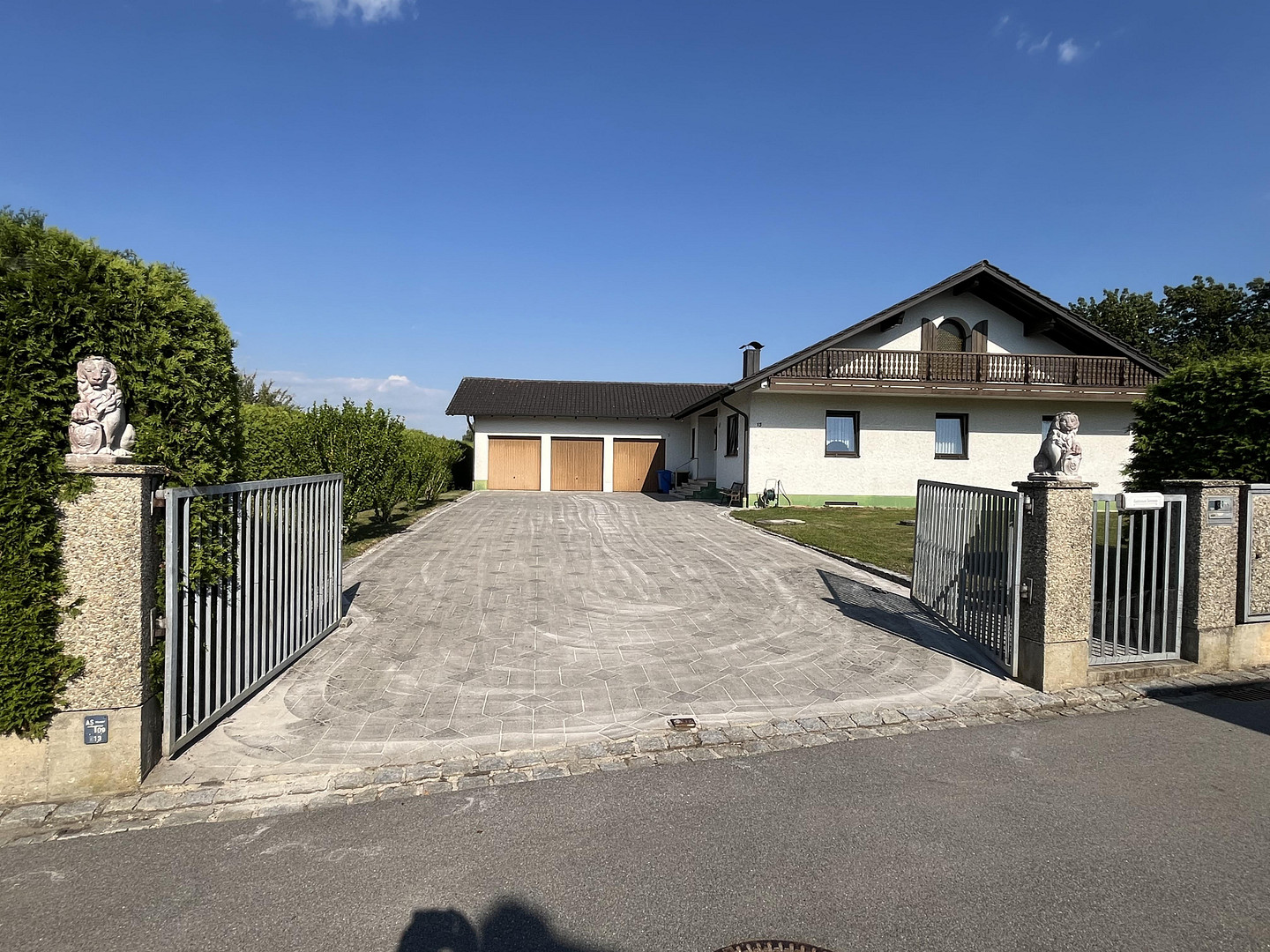 Großzügiger Bungalow mit Traumgrundstück, Dreifachgarage in Markt Eichendorf – provisionsfrei – Eichendorf – Vorschaubild 3