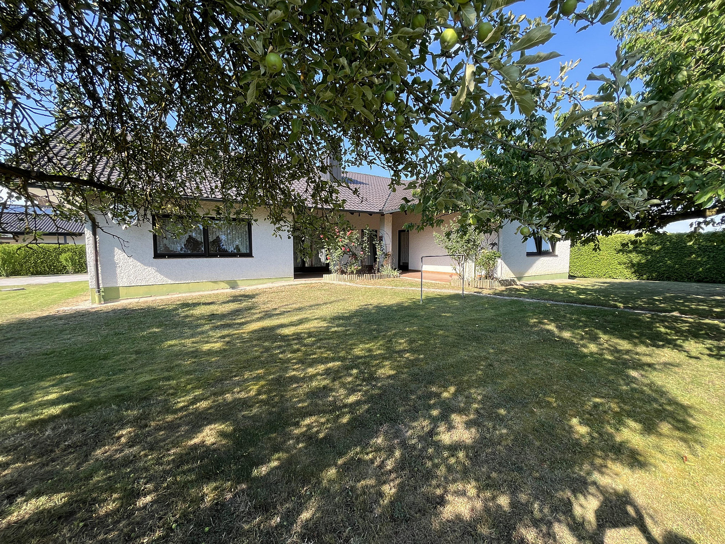 Großzügiger Bungalow mit Traumgrundstück, Dreifachgarage in Markt Eichendorf – provisionsfrei – Eichendorf – Vorschaubild 5