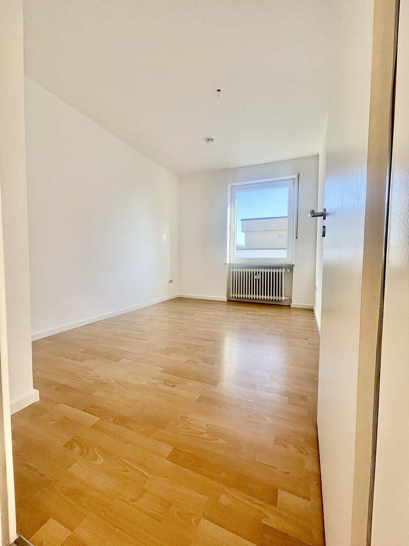 *** 3 Zimmer Wohnung mit ruhiger Terrasse in Bogenhausen Denning 2.OG *** – 81927 München(Denning) – Vorschaubild 4