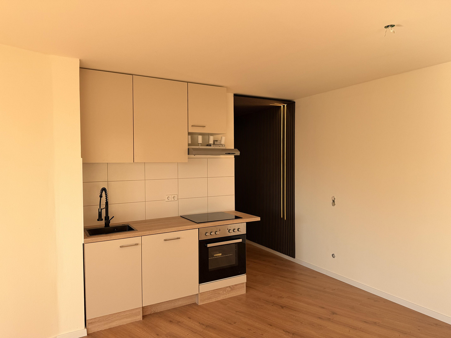 renovierte 2 Raum Wohnung mit Klima, EBK und TG Stellplatz – Rackwitz(Neu-Schladitz) – Vorschaubild 3