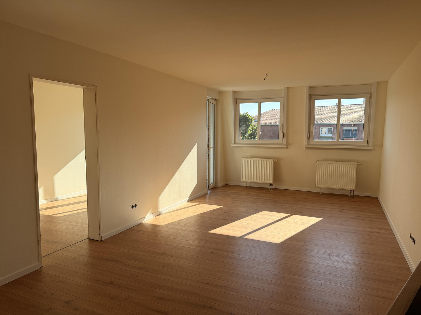 renovierte 2 Raum Wohnung mit Klima, EBK und TG Stellplatz