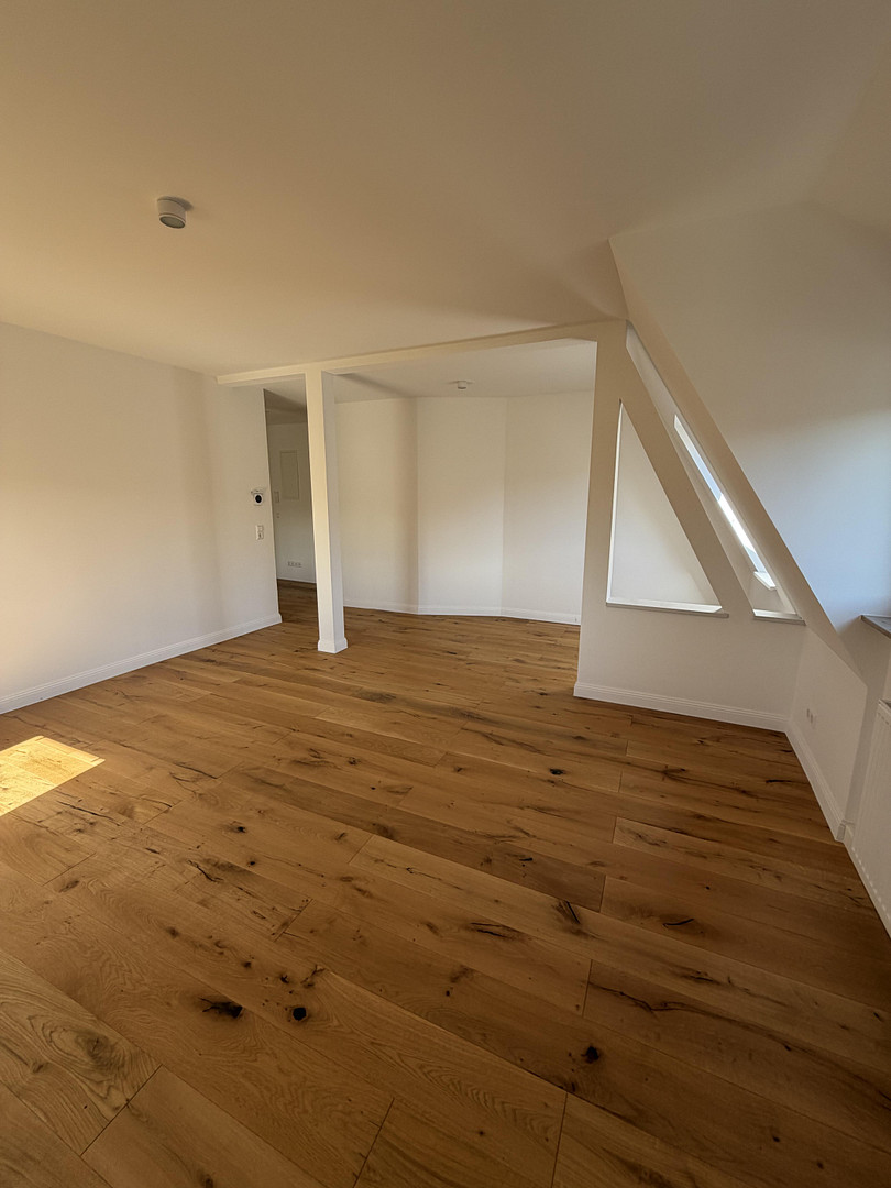 Klassisch & Schön. Luxuriös sanierte 2-Zimmer-Wohnung im beliebten Stuttgarter Westen.