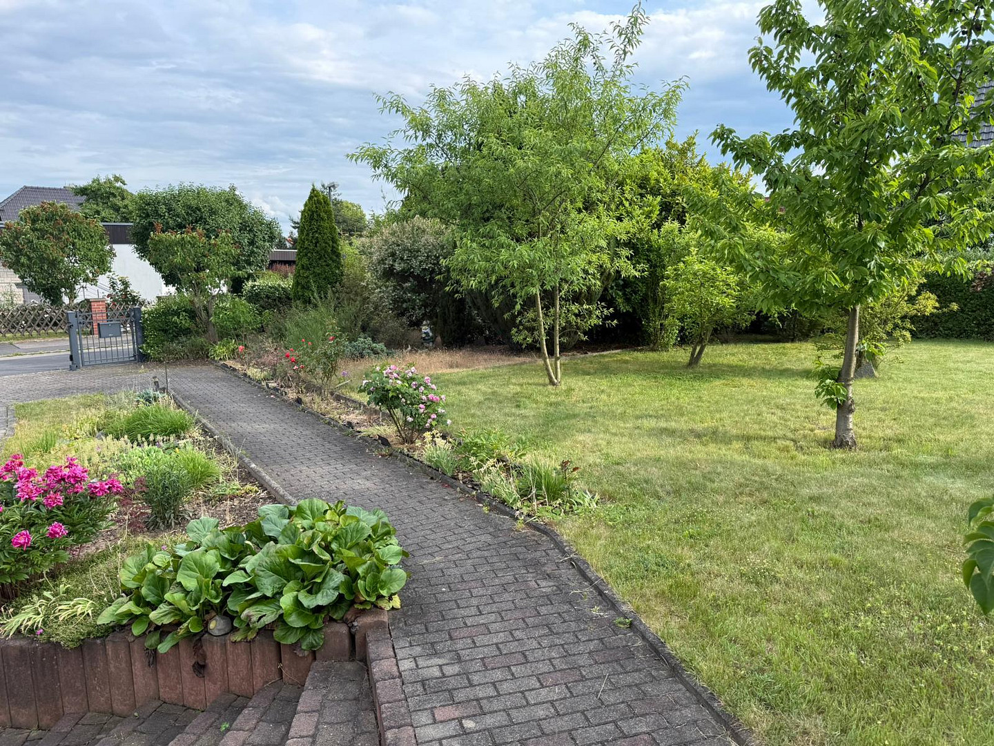 Einfamilienhaus mit 1209qm Grundstück & über 250qm Nutzfläche