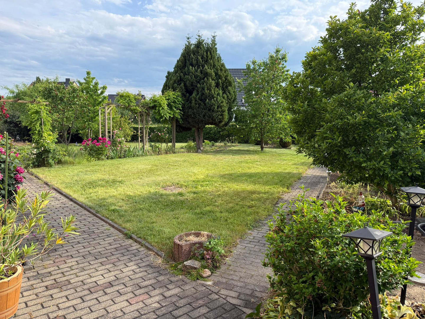 Einfamilienhaus mit 1209qm Grundstück & über 250qm Nutzfläche – Dresden(Prohlis) – Vorschaubild 3