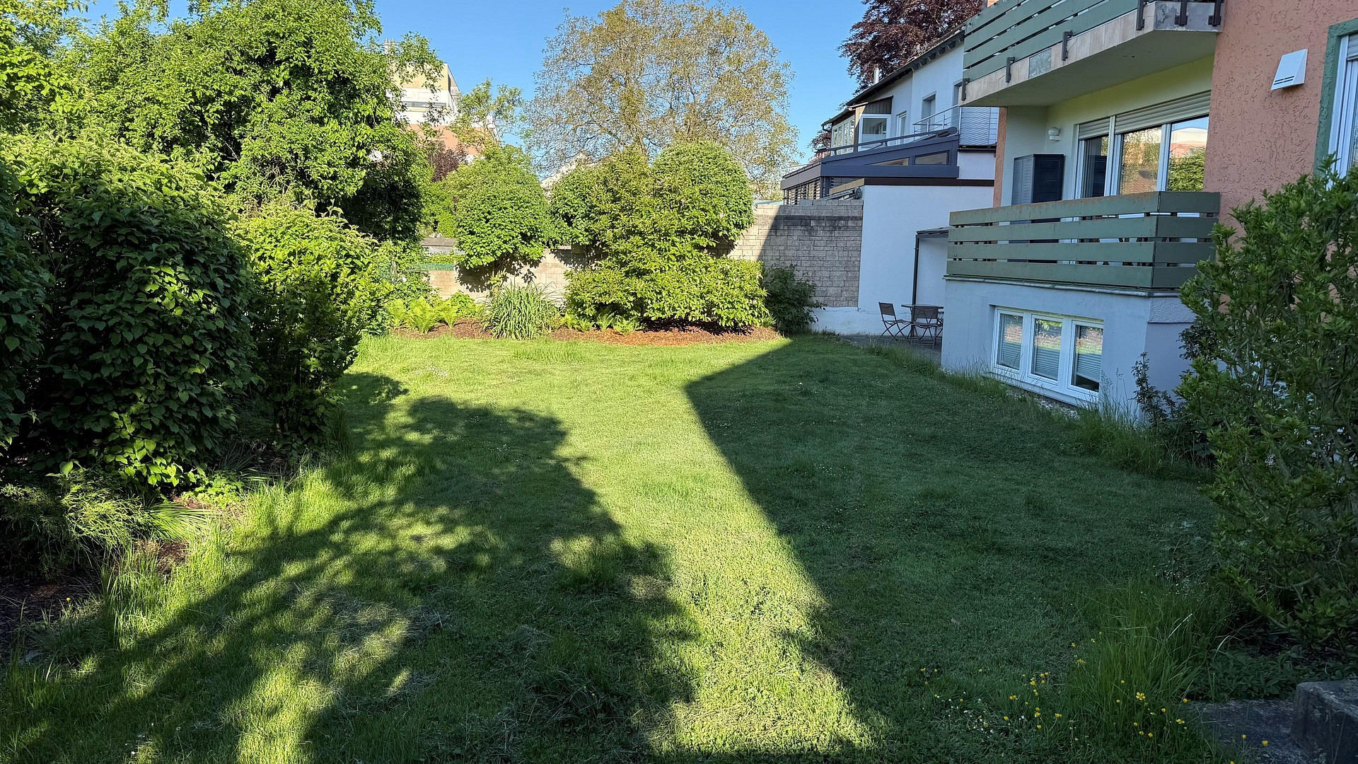 Moderne 3-Zimmer-Wohnung mit Einbauküche, Tageslichtbad und Gartennutzung in Regensburg – Regensburg(Weichs) – Vorschaubild 2