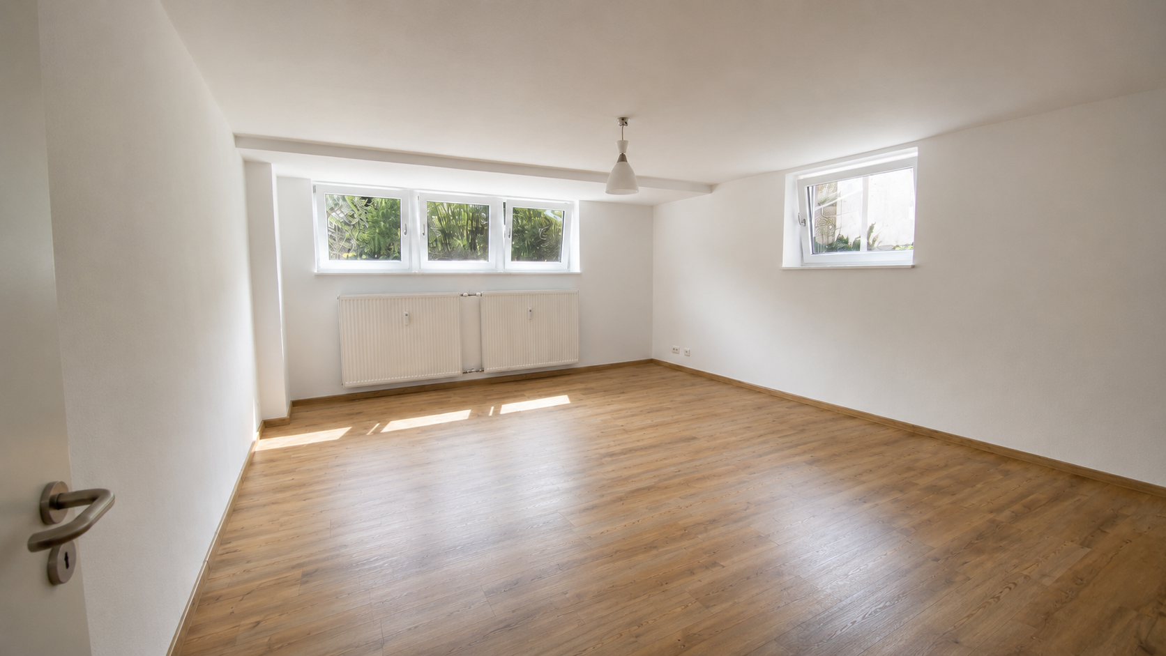 Moderne 3-Zimmer-Wohnung mit Einbauküche, Tageslichtbad und Gartennutzung in Regensburg – Regensburg(Weichs) – Vorschaubild 3