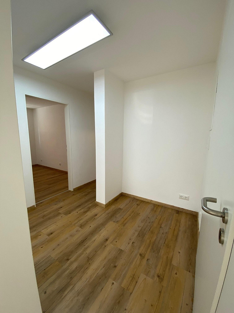 Moderne 3-Zimmer-Wohnung mit Einbauküche, Tageslichtbad und Gartennutzung in Regensburg – Regensburg(Weichs) – Vorschaubild 7