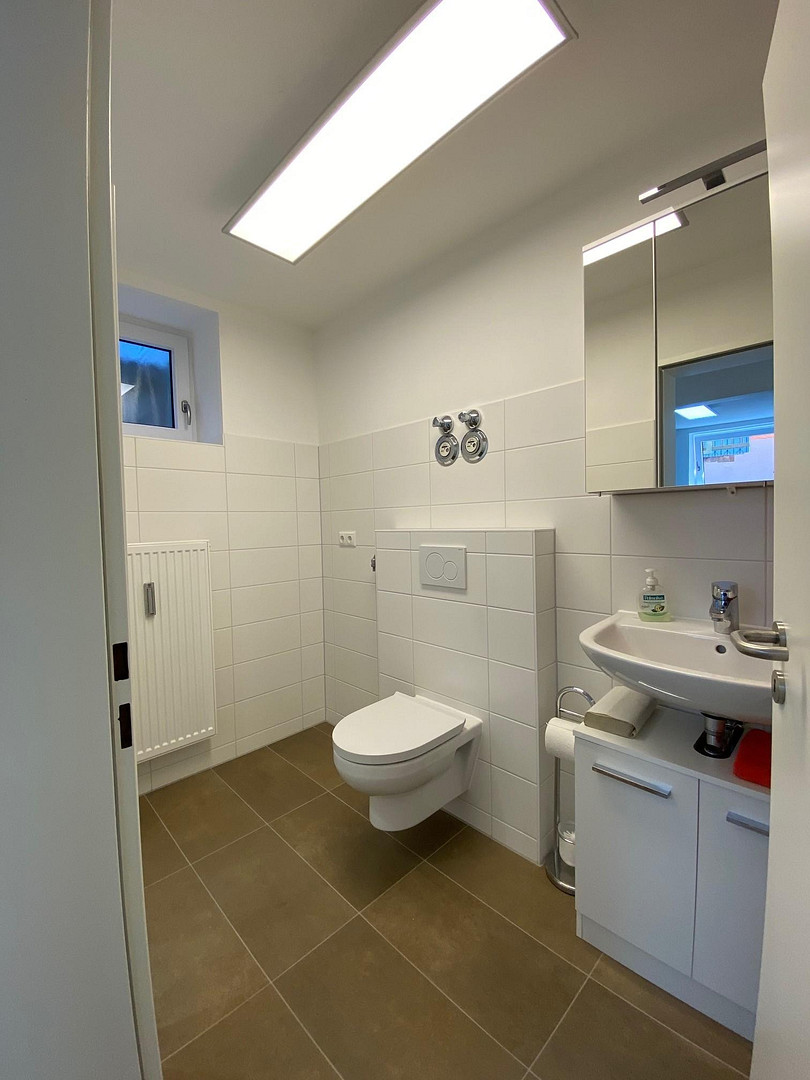 Moderne 3-Zimmer-Wohnung mit Einbauküche, Tageslichtbad und Gartennutzung in Regensburg – Regensburg(Weichs) – Vorschaubild 4