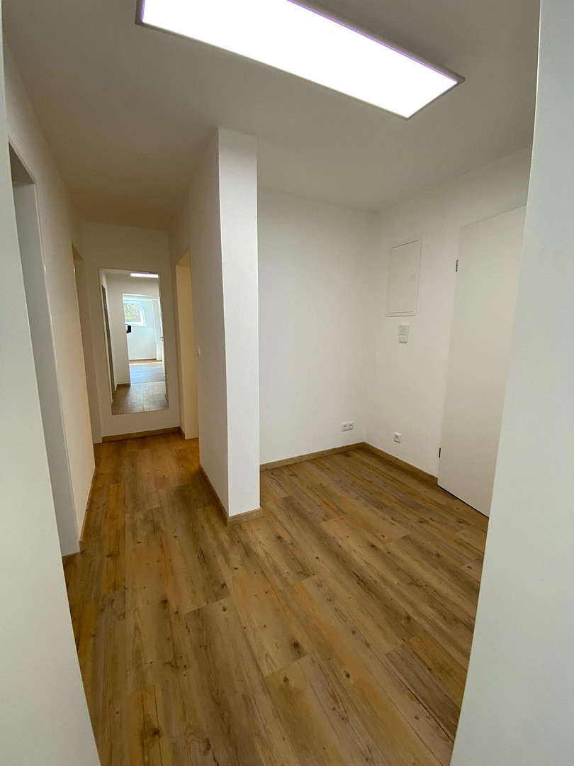 Moderne 3-Zimmer-Wohnung mit Einbauküche, Tageslichtbad und Gartennutzung in Regensburg – Regensburg(Weichs) – Vorschaubild 8