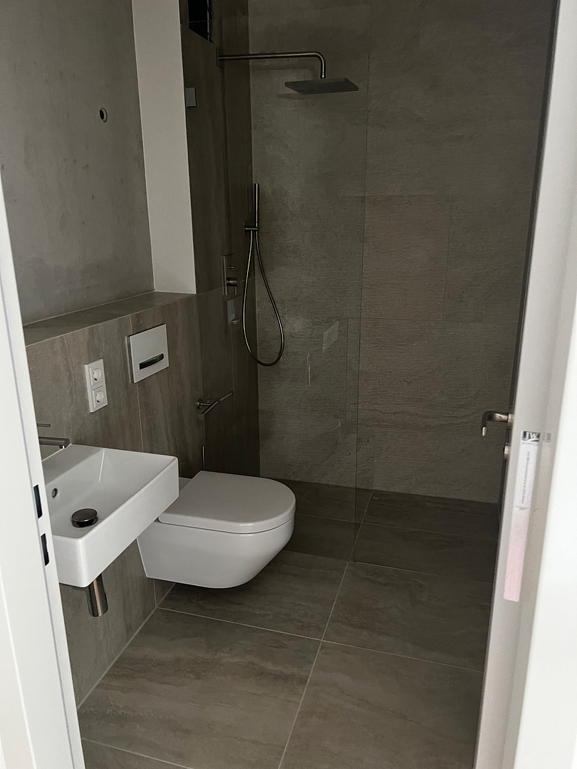 Exklusives Wohnen im Lehel – Neuwertige Wohnung mit Lift & Klimatisierung & Arbeitszimmer – Foto 5