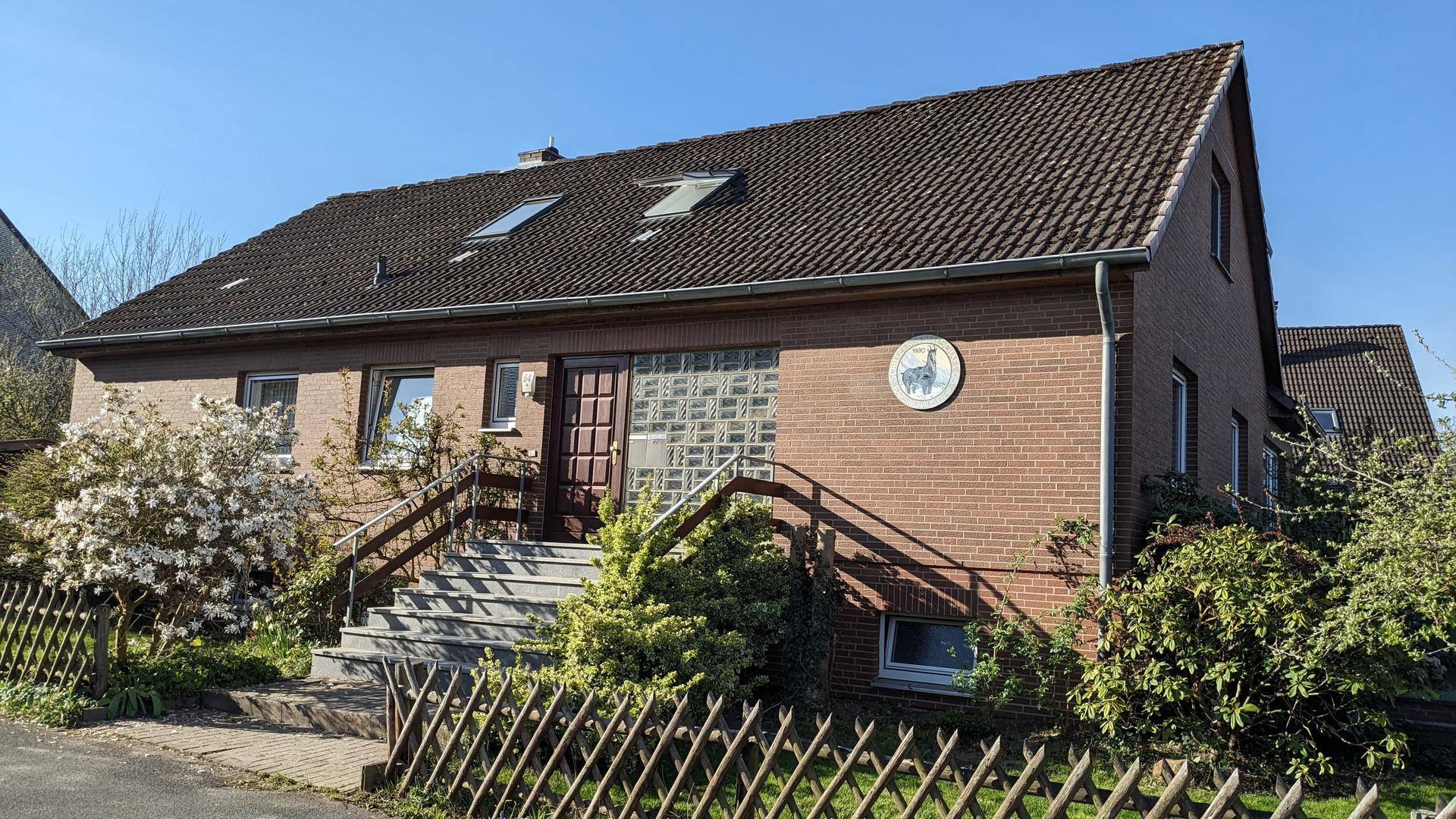 Freistehendes EFH mit Einliegerwohnung, Doppelgarage & großem Grundstück – Barsinghausen – Vorschaubild 2