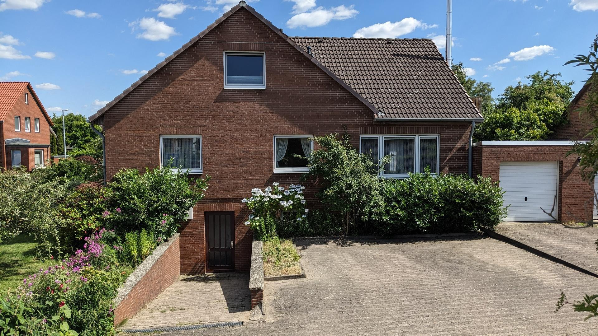 Freistehendes EFH mit Einliegerwohnung, Doppelgarage & großem Grundstück – Barsinghausen – Vorschaubild 3