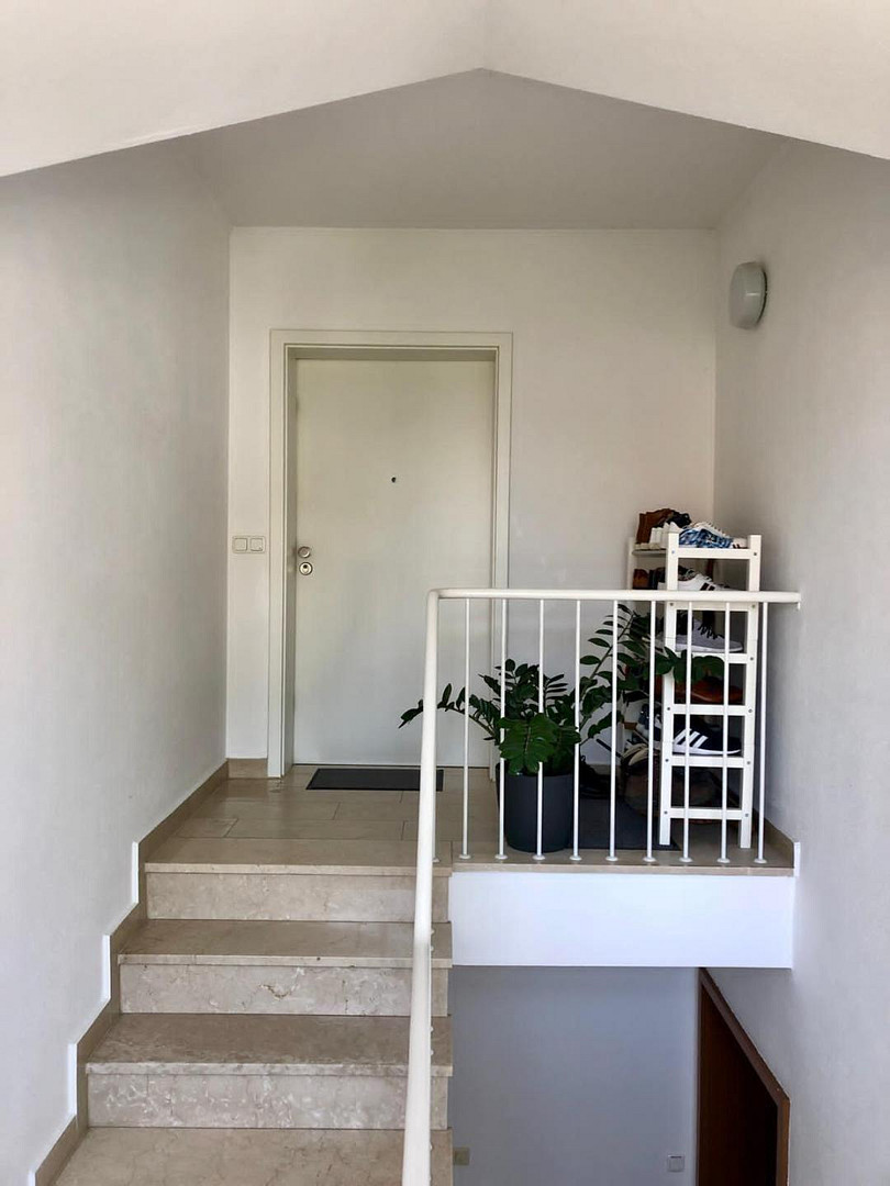 Exklusive Dachgeschosswohnung in Alleinlage – 2 Balkone - 2 Bäder – Reginastrasse 30, 81827 München(Trudering) – Vorschaubild 4