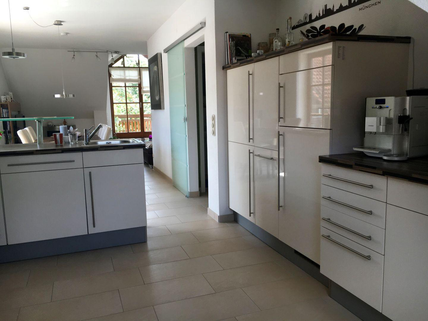 Exklusive Dachgeschosswohnung in Alleinlage – 2 Balkone - 2 Bäder – Reginastrasse 30, 81827 München(Trudering) – Vorschaubild 7