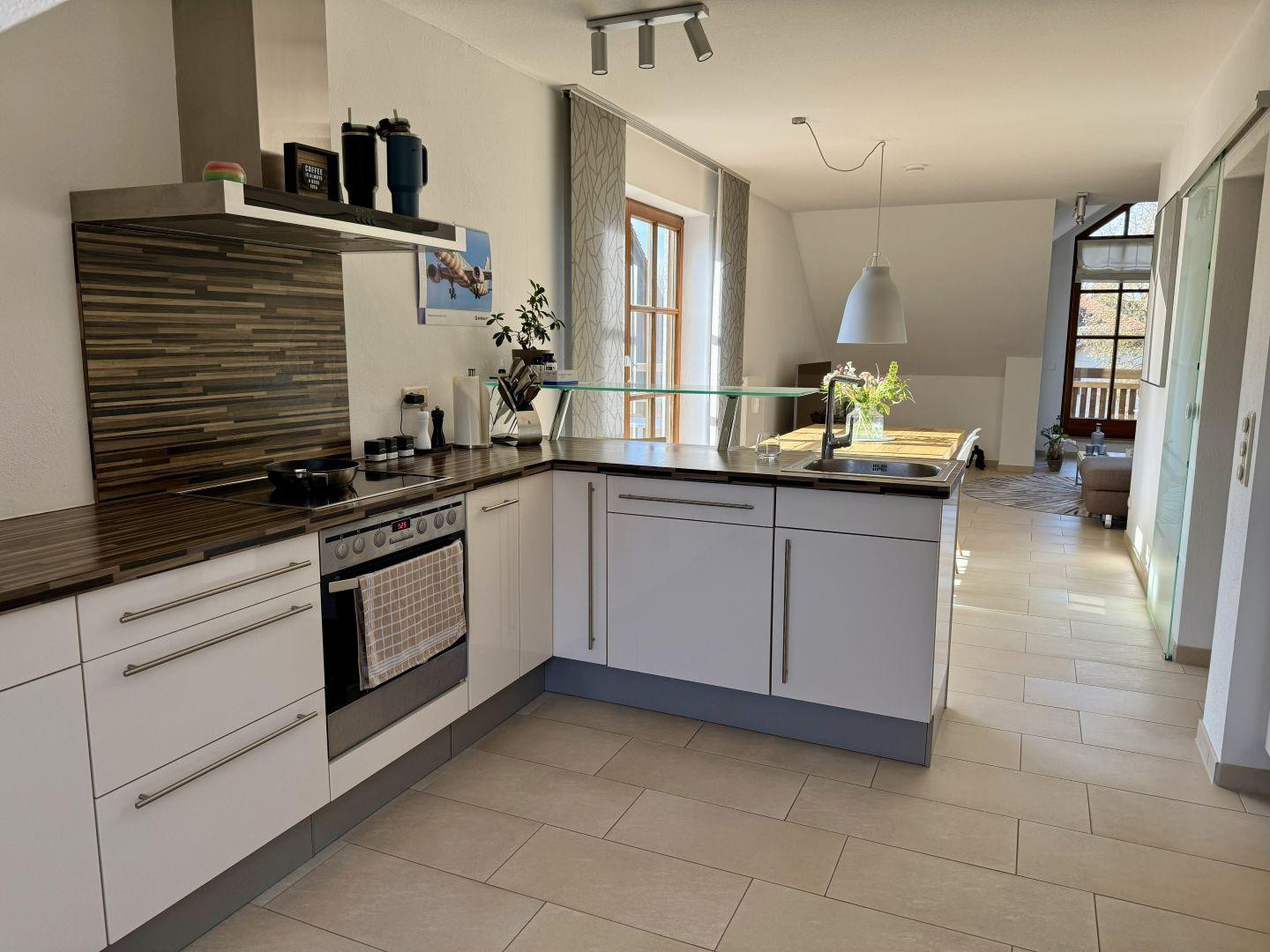 Exklusive Dachgeschosswohnung in Alleinlage – 2 Balkone - 2 Bäder – Reginastrasse 30, 81827 München(Trudering) – Vorschaubild 6
