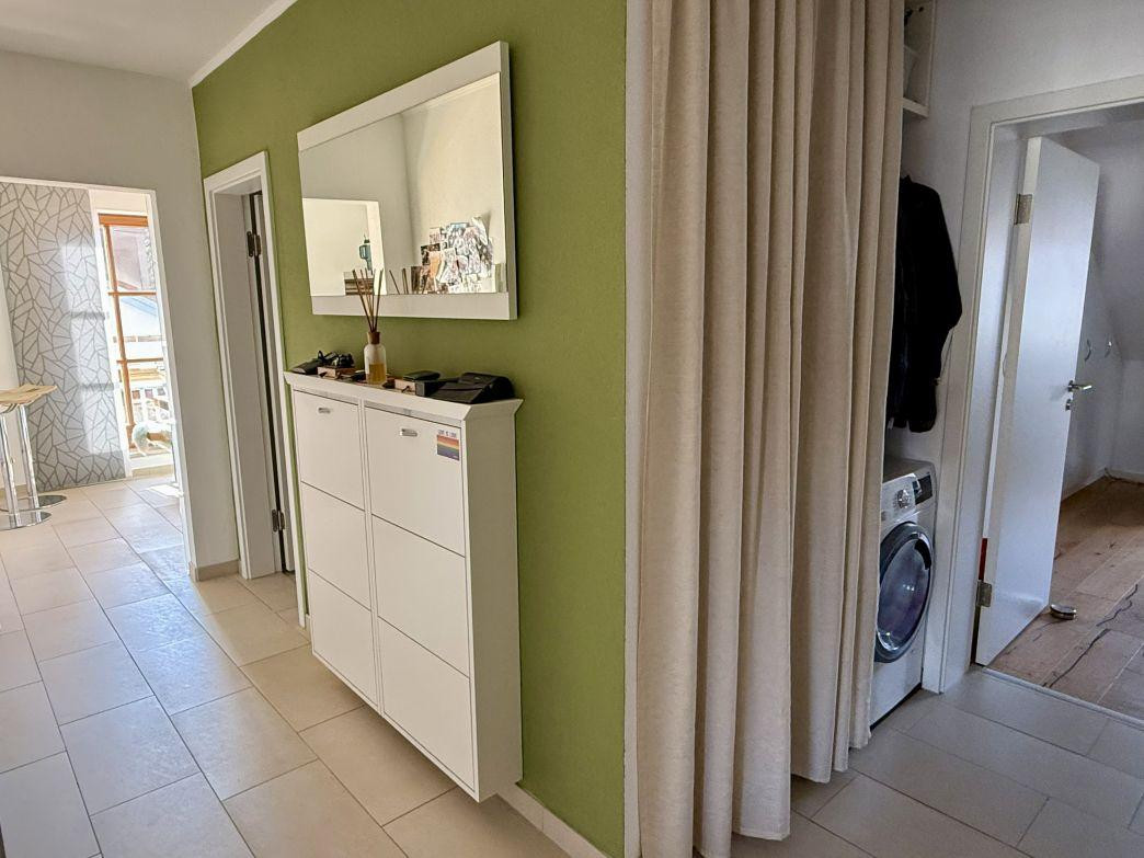 Exklusive Dachgeschosswohnung in Alleinlage – 2 Balkone - 2 Bäder – Reginastrasse 30, 81827 München(Trudering) – Vorschaubild 5