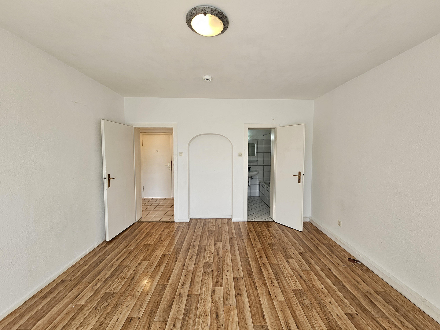 Leere Wohnung mit schönem Schnitt in Citylage – Sonnenstr. 36, 40227 Düsseldorf(Oberbilk) – Vorschaubild 9
