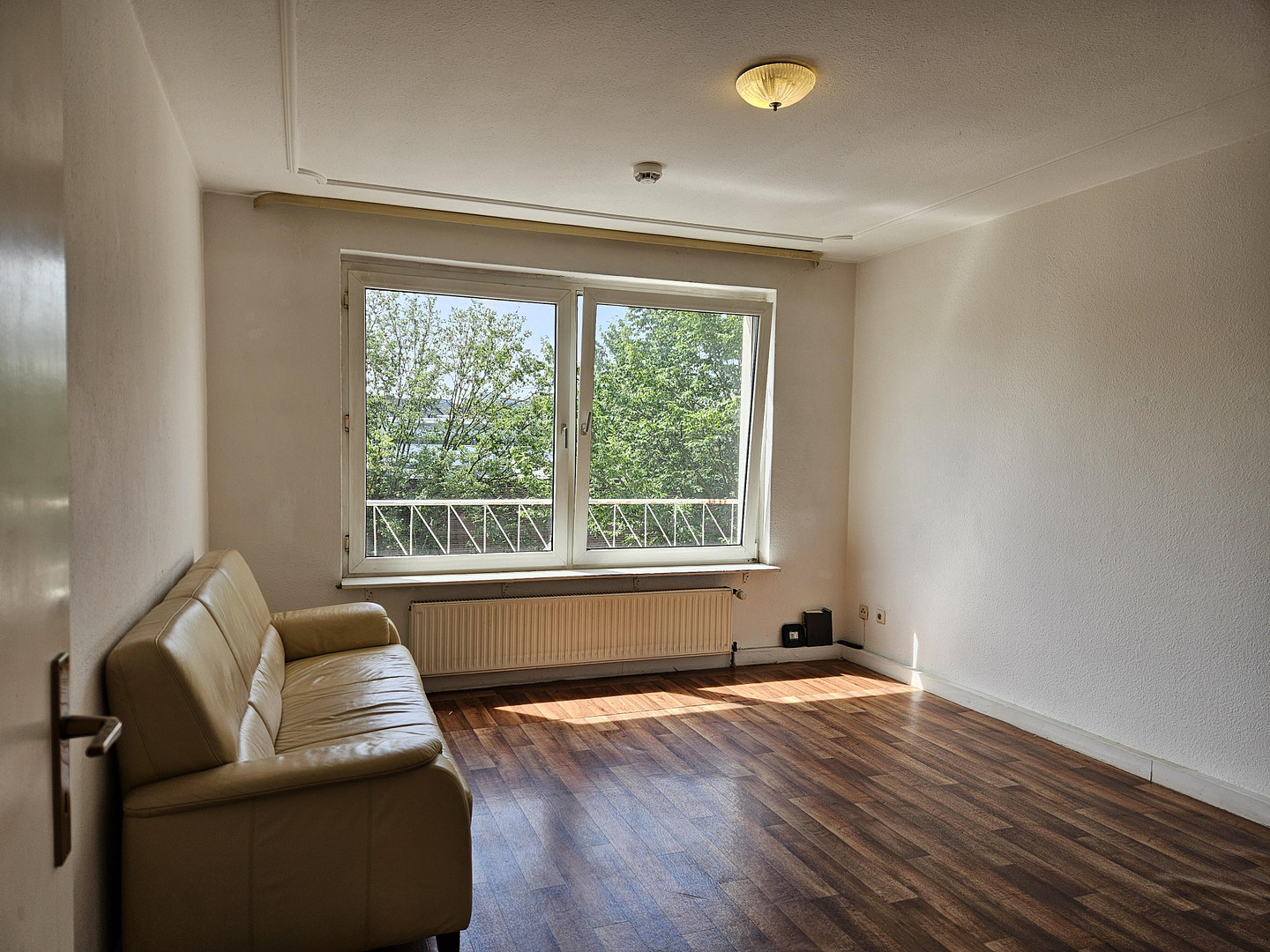 Leere Wohnung mit schönem Schnitt in Citylage – Sonnenstr. 36, 40227 Düsseldorf(Oberbilk) – Vorschaubild 2