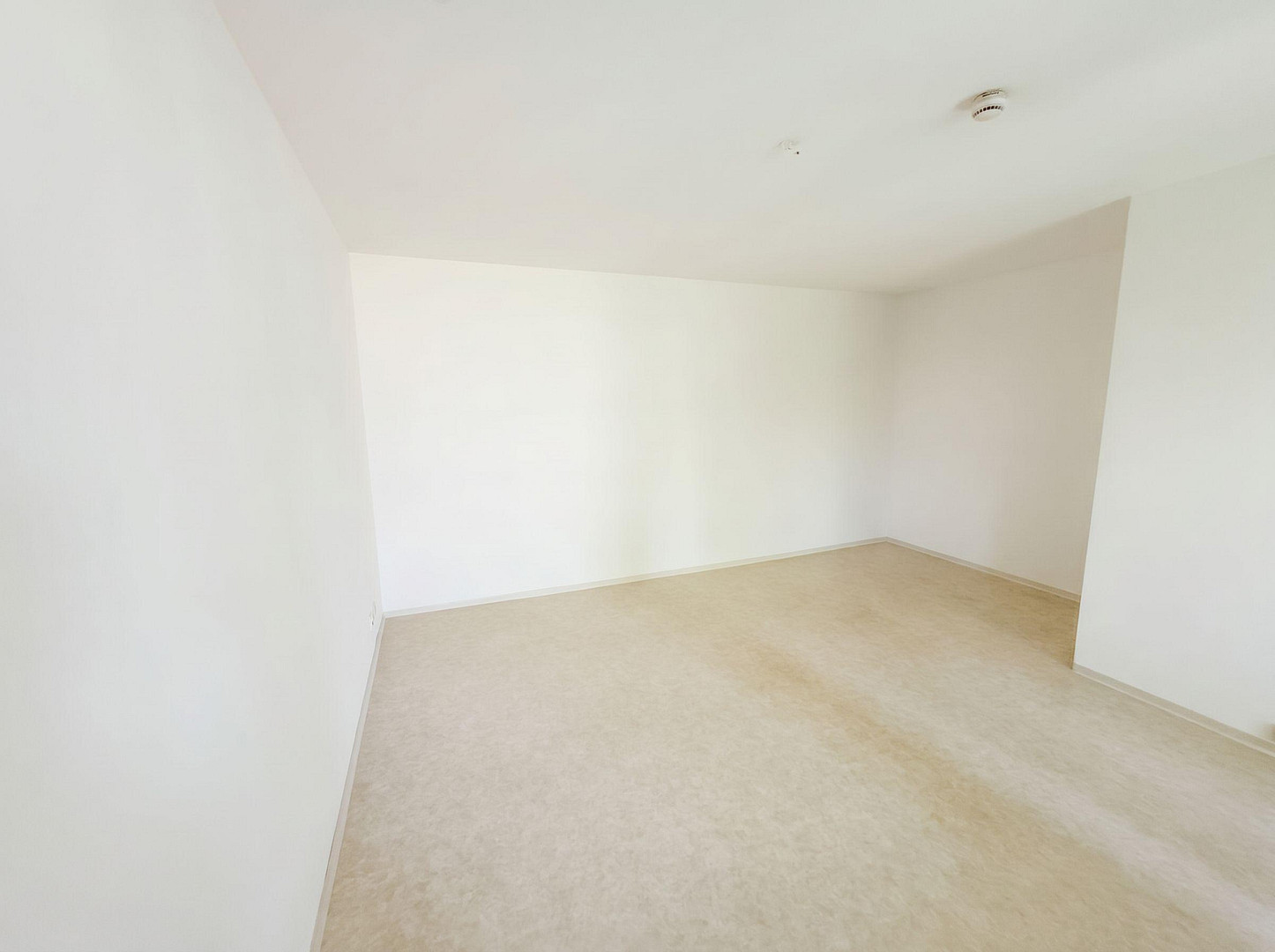 Charmante 1-Zimmer-Wohnung mit großem Balkon & Einbauküche – ruhig & grün im Westenviertel – Regensburg(Westenviertel) – Vorschaubild 3
