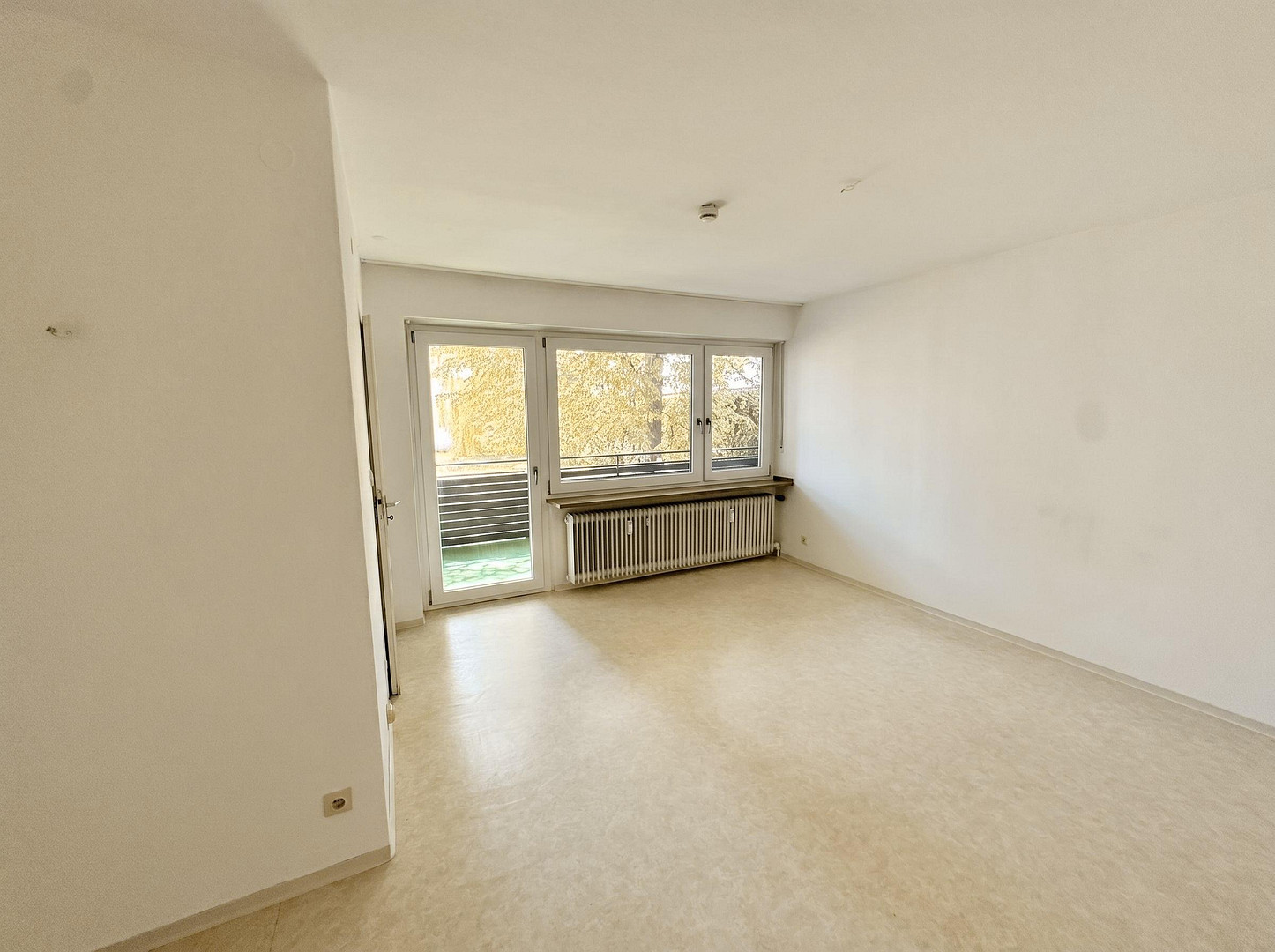 Charmante 1-Zimmer-Wohnung mit großem Balkon & Einbauküche – ruhig & grün im Westenviertel – Regensburg(Westenviertel) – Vorschaubild 2