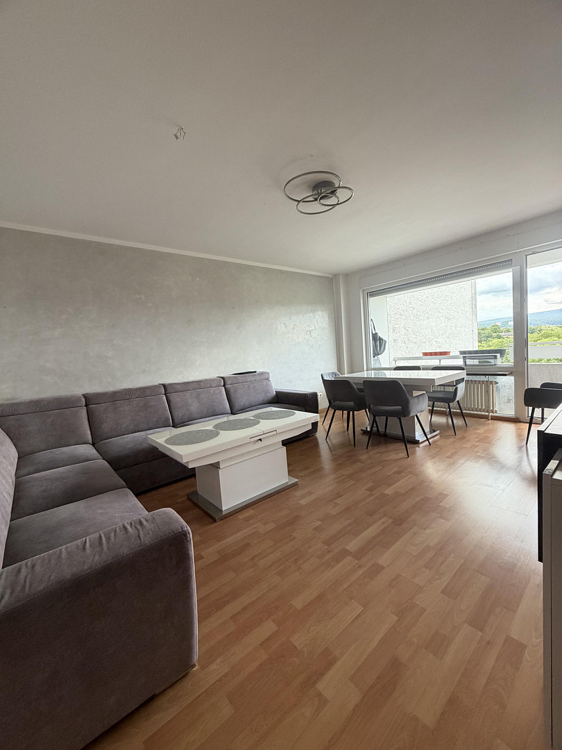 3-Zimmer Wohnung in vorteilhafter Lage in Wiesbaden mit EBK und TG Stellplatz – Erich-Ollenhauer-Str. 34e, 65187 Wiesbaden – Vorschaubild 2