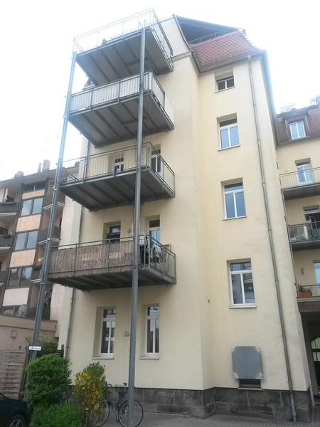 Renovierte Altbauwohnung mit großem Balkon – provisionsfrei, leerstehend, nahe Hauptbahnhof – Aufseßplatz 5, 90459 Nürnberg(Galgenhof) – Vorschaubild 2