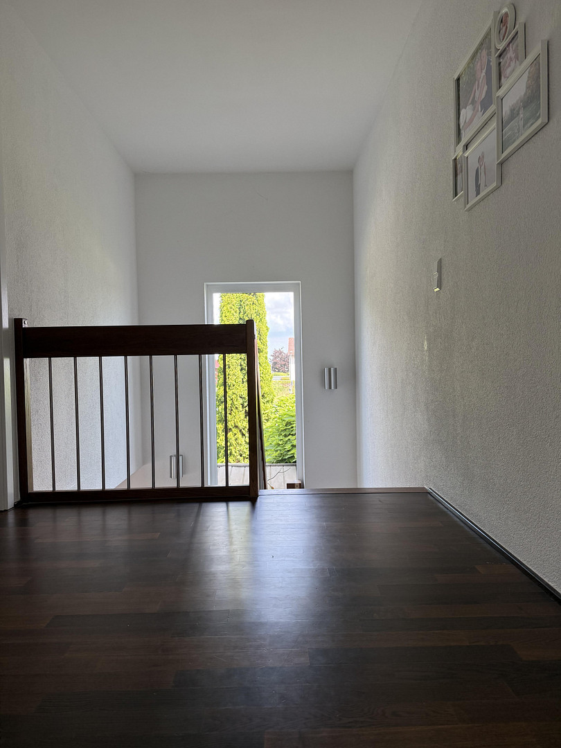 Modernes Einfamilienhaus mit Wintergarten, Doppelgarage und liebevoll angelegtem Garten in Schwendi – Schwendi – Vorschaubild 24