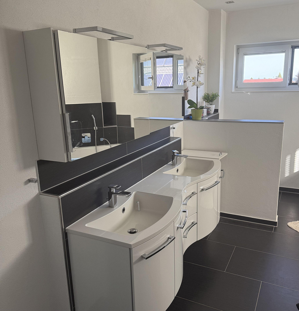 Modernes Einfamilienhaus mit Wintergarten, Doppelgarage und liebevoll angelegtem Garten in Schwendi – Schwendi – Vorschaubild 27