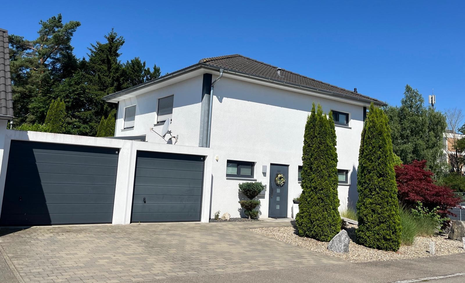 Modernes Einfamilienhaus mit Wintergarten, Doppelgarage und liebevoll angelegtem Garten in Schwendi