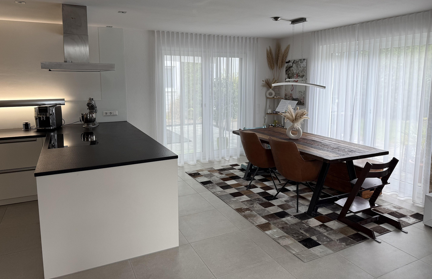 Modernes Einfamilienhaus mit Wintergarten, Doppelgarage und liebevoll angelegtem Garten in Schwendi – Schwendi – Vorschaubild 11