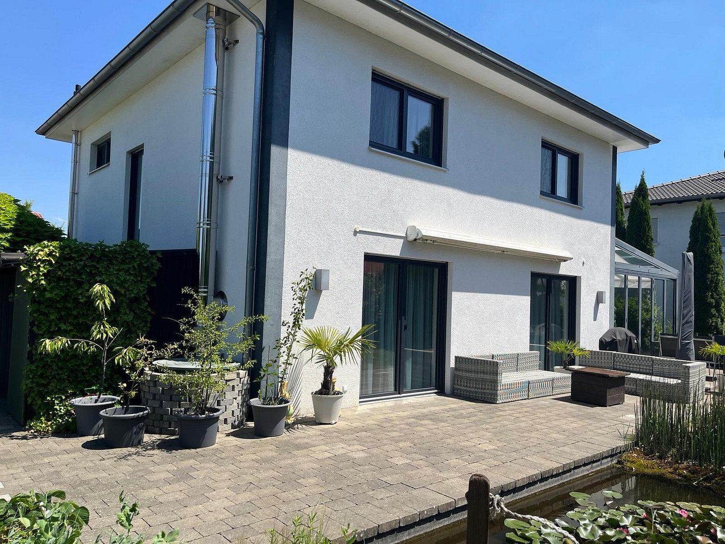 Modernes Einfamilienhaus mit Wintergarten, Doppelgarage und liebevoll angelegtem Garten in Schwendi – Schwendi – Vorschaubild 2
