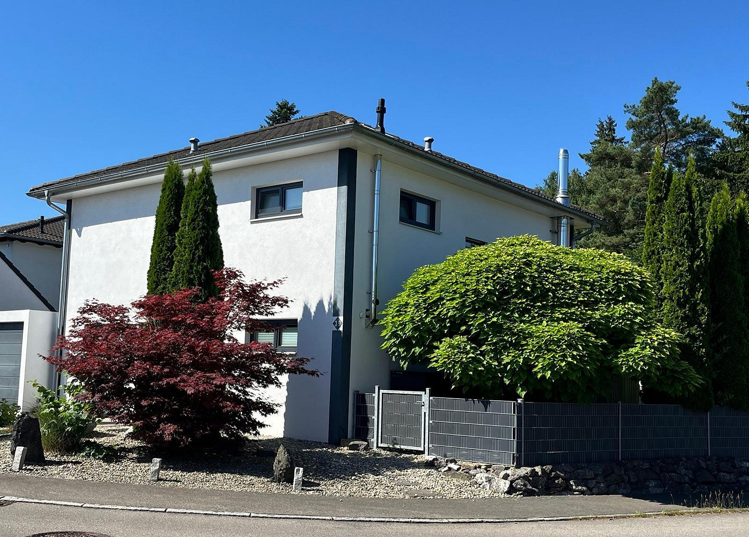 Modernes Einfamilienhaus mit Wintergarten, Doppelgarage und liebevoll angelegtem Garten in Schwendi – Schwendi – Vorschaubild 3