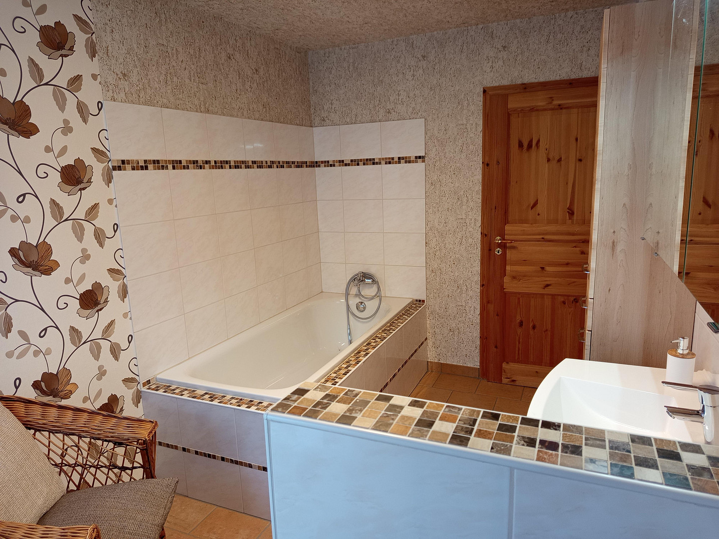Provisionsfrei! Attraktiver Resthof, Einliegerwohnung, Ferienapartments, großer Halle und Hausweide – Averlak – Vorschaubild 11
