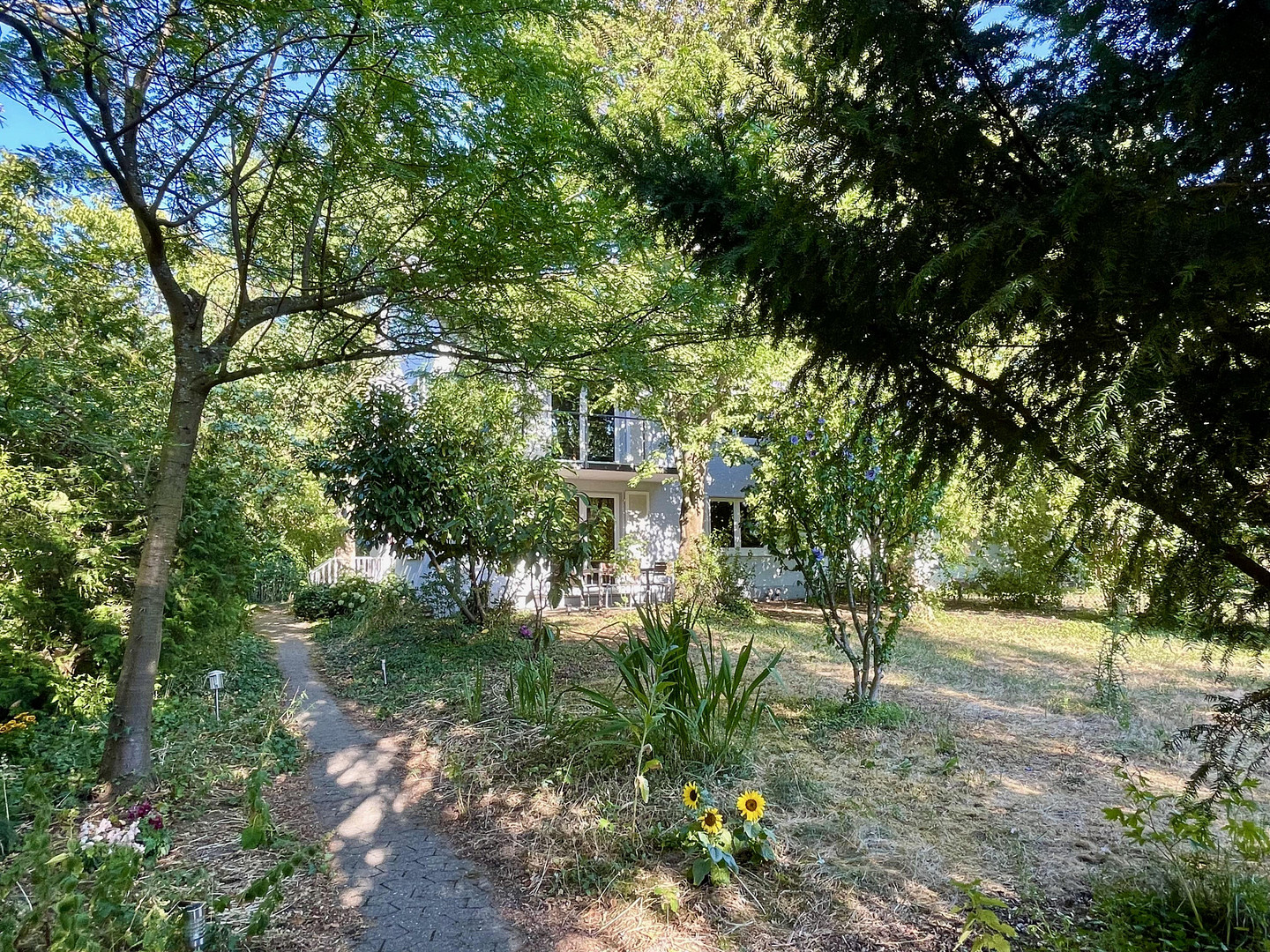 Im Grünen und doch mittendrin – charmante Doppelhaushälfte mit parkartigem Garten in Staufen – Staufen(Staufen im Breisgau) – Vorschaubild 2
